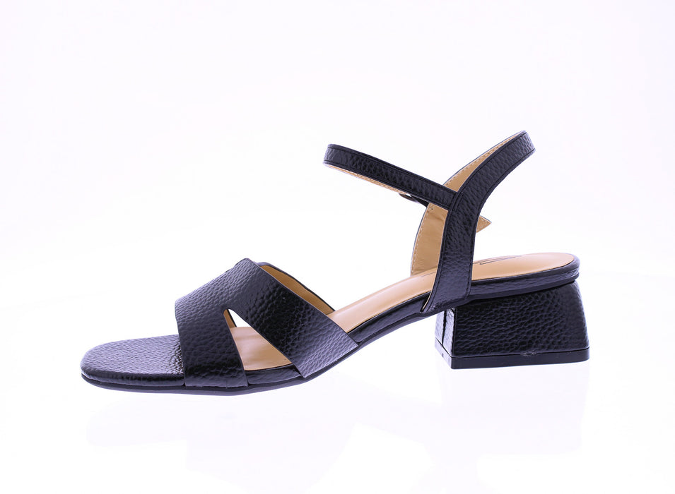 Women Pebbled Faux Leather Sandal