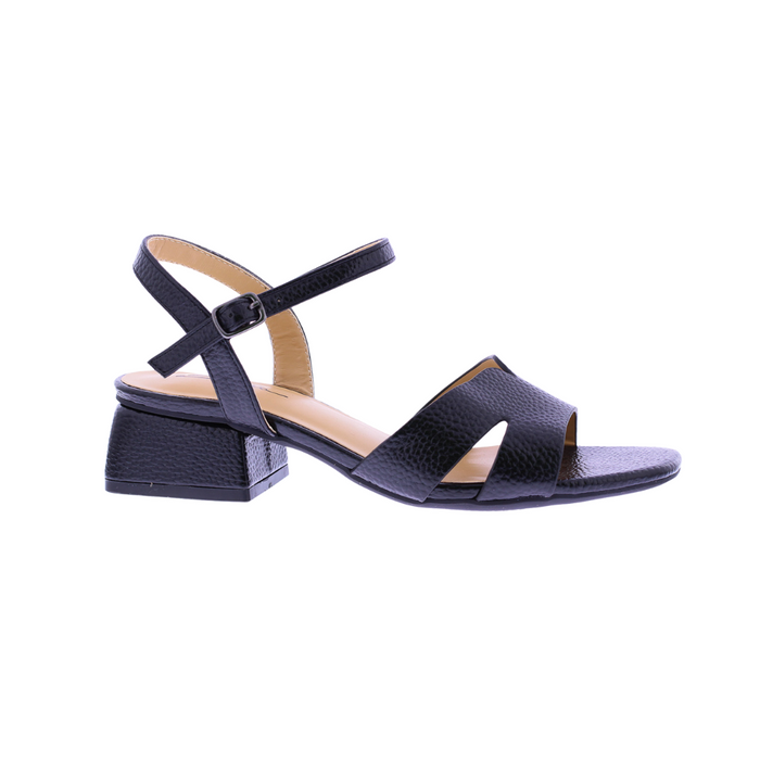 Women Pebbled Faux Leather Sandal