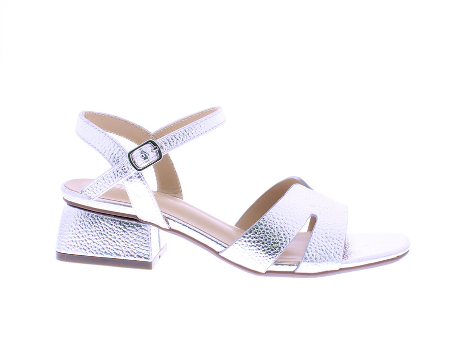 Women Pebbled Faux Leather Sandal